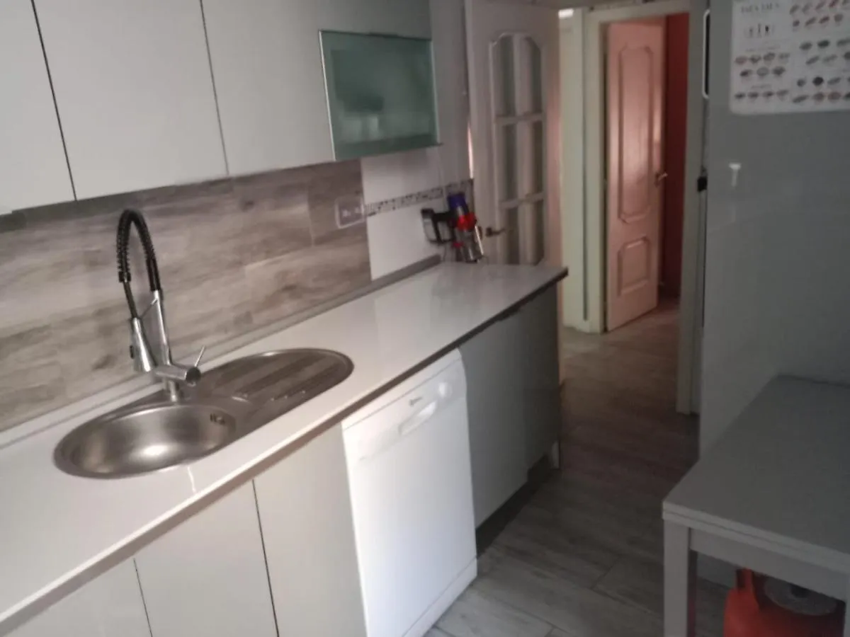Habitación privada Tarragona con cocina salón y terraza piso compartido 0*,